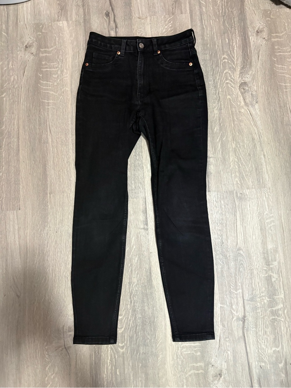 Divided skinny black jeans size 4